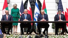 Zástupci Spojených arabských emirát� a Bahrajnu podepsali v Bílém dom� s...