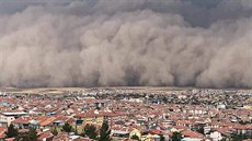 Tureckou Ankaru zasáhla prachová boue. (12. záí 2020)