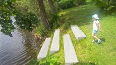 Vizualizace ukazuje betonové stupn�, které usnadní vstup do Vltavy v �eském...