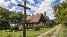 Lií vrch: Klasické roubené chalupy s opeovávanými zahrádkami a devnými...