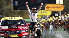 JE TO TAM. Marc Hirschi se raduje z vítzství ve 12. etap Tour de France.