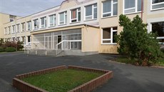 Nejslo�it�j�í situace je v ústecké �kole Ane�ky �eské se 700 �áky, kde se...