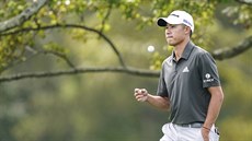 Collin Morikawa pi tréninkovém kole ped US Open na hiti Winged Foot.