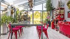 Tv�r�í náladu a práci s p�írodninami podporuje i t�sné semknutí floristické...