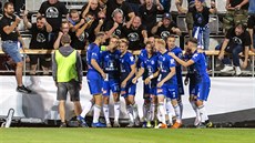 Fotbalisté Olomouce se radují z gólu. Tetí zleva stelec gólu David Houska,...