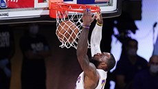 LeBron James z LA Lakers smeuje proti Houstonu.