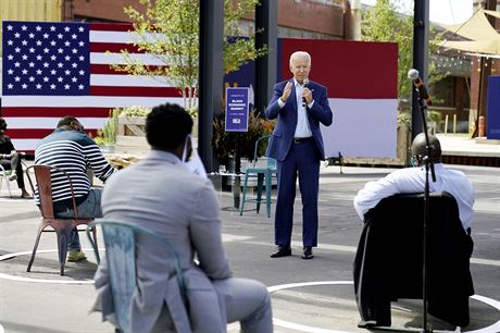 Prezidentský kandidát Joe Biden hovoí na pedvolebním mítinku v americkém...