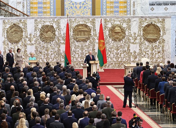 Běloruský vůdce Alexandr Lukašenko nečekaně složil prezidentskou přísahu a...