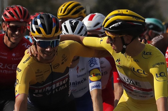 Primo Rogli a Tadej Pogaar bhem poslední etapy Tour de France.