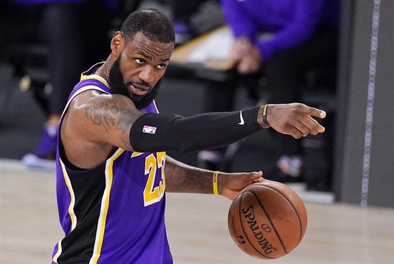 LeBron James smuje Los Angeles Lakers do finále NBA.