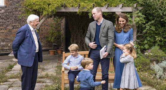 Přírodovědec David Attenborough, princ William, vévodkyně Kate a jejich děti...