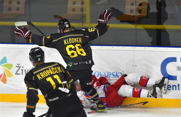 Hokejisté Sokolova mají problém s koronavirem, hrát nyní nebudou