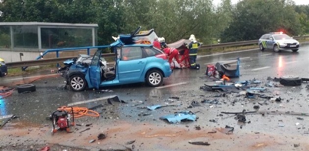 K elnímu stetu dvou osobních aut dolo v sobotu dopoledne na Chrudimsku. (26....