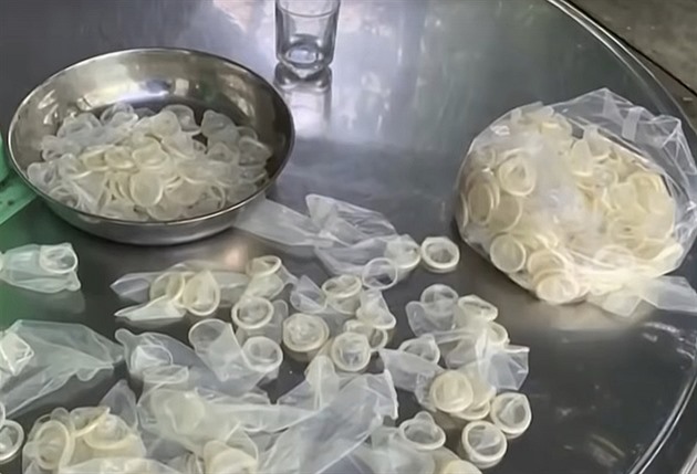 Ve Vietnamu zabavili tisíce použitých kondomů, omyté byly znovu na prodej