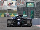 Lewis Hamilton z Mercedesu na trati bhem Velké ceny Ruska.