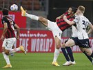 Milánský útoník Zlatan Ibrahimovic v akci bhem utkání italské ligy proti...