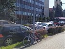 Kolona aut se kolem poledne thla od nemocnice ulic B. Nmcov a ke ken s...