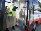 Covid-bus m��e dojet na r�zn� m�sta ji�n� Moravy a denn� nabrat 100 a� 150...