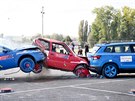 Jednou ze simulovanch situac na Crash Day v Ostrovaicch byla adov nehoda...