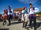 V Míkovicích si vak krojované páry uily víkend plný folklóru.