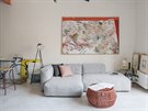 Pohodlné sofa Mags je od skandinávského výrobce Hay. Autorem malby zavené nad...