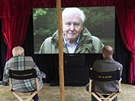 David Attenborough a princ William sledující film David Attenborough: A Life On...