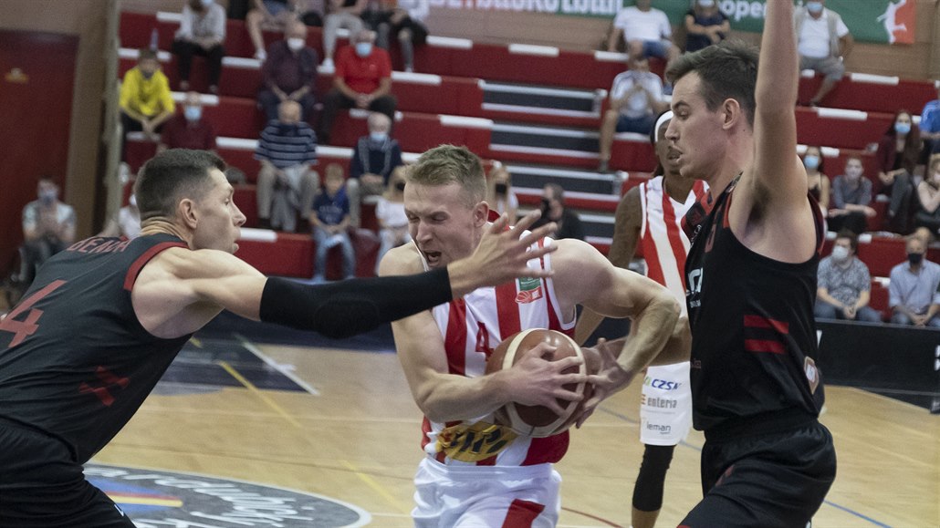 Nymburk otočil zápas v Pardubicích, Opava hladce vyhrála