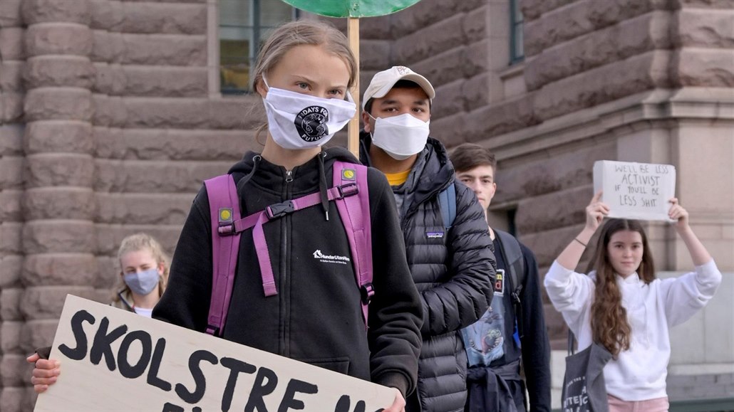 �védská aktivistka Greta Thunbergová demonstruje p�ed �védským parlamentem ve...