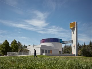 Futuristický kostel odrážející nebe vyrostl na brněnském sídlišti Lesná v ulici...