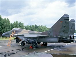 MiG-29 bývalého východonmeckého letectva se znaky Luftwaffe po znovusjednocení...