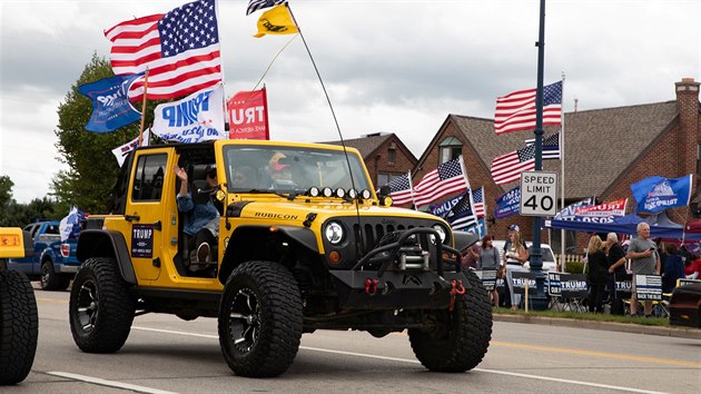 Mtink na podporu Donalda Trumpa a americk policie v Michiganu (13. z 2020)