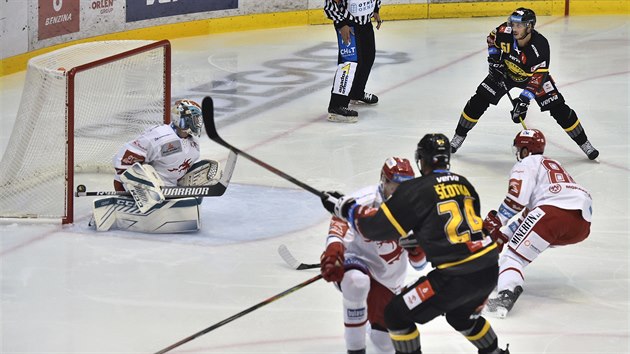 Jan ��otka z Litv�nova d�v� prvn� g�l v utk�n� proti T�inci.