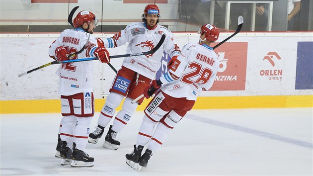 Hokejist� T�ince slav� g�l.