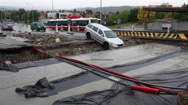 idi v sobotu rno vjel do vkopu v Modanech. (26. z 2020)