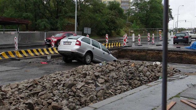 idi v sobotu rno vjel do vkopu v Modanech. (26. z 2020)