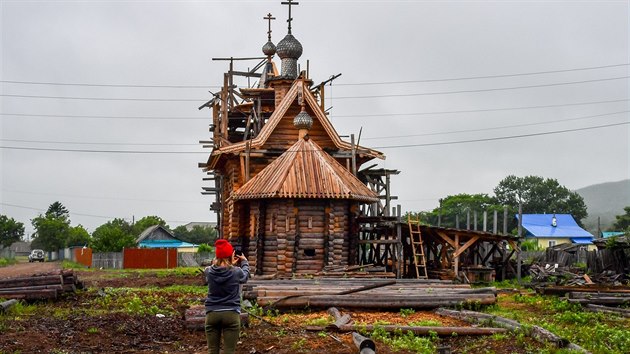 Rozestavěný kostel ve vesnici Amgu na ruském Dálném východě (26. července 2020)
