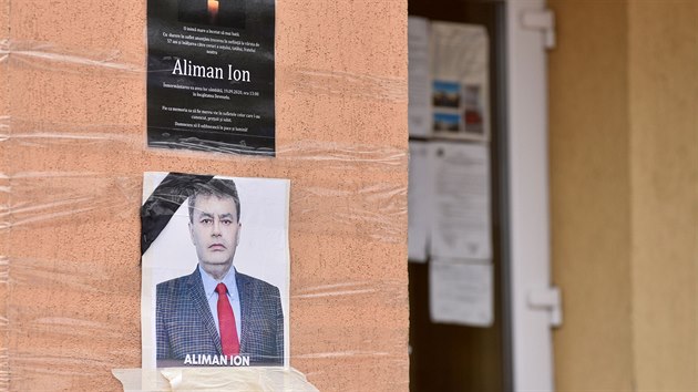Obyvatelé vsi Deveselu na jihozápadě Rumunska v komunálních volbách znovuzvolili starostu, který zemřel na covid-19. (28. září 2020)