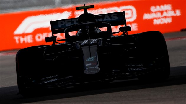 Valtteri Bottas z Mercedesu v kvalifikaci na Velkou cenu Ruska