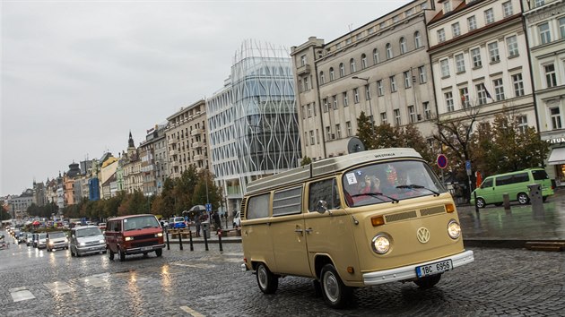 Spanil jzda Prahou v rmci oslavy 70 let modelu Volkswagen Transporter