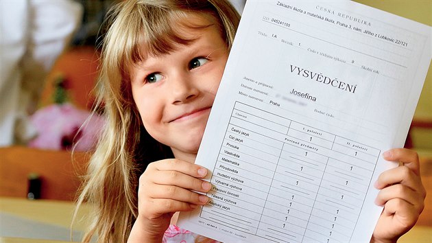 Zrušit známkování a zavést jenom hodnocení prospěl – neprospěl podle Karla...