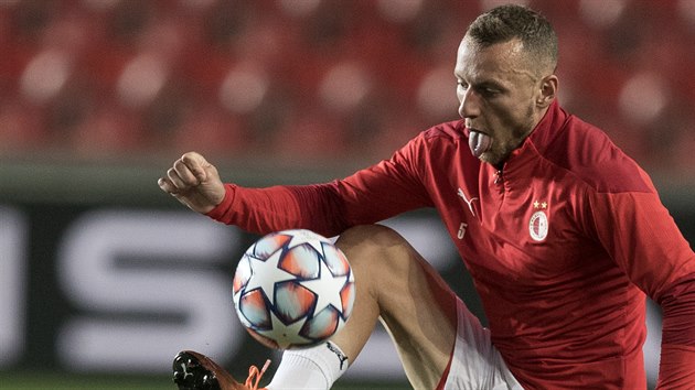 Sl�vista Vladim�r Coufal na tr�ninku p�ed dom�c�m utk�n�m play off Ligy mistr� proti d�nsk�mu Midtjyllandu.