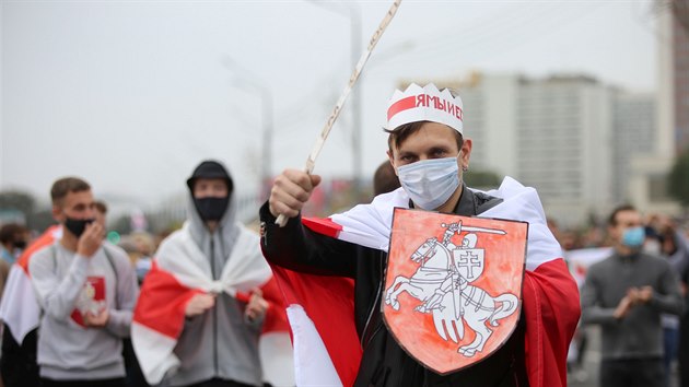 Blorusov vyrazili na padest den protivldnch protest. Snmek pochz z msta Minsku. (27. z 2020)