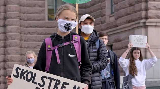 vdsk aktivistka Greta Thunbergov demonstruje ped vdskm parlamentem ve Stockholmu. (25. z 2020)