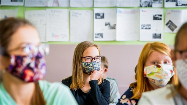 ci eskobudjovickho Gymnzia esk pi jedn z hodin.