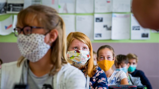 ci eskobudjovickho Gymnzia esk pi jedn z hodin.