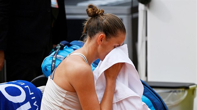 Karolna Plkov byla nucena vzdt finle turnaje v m, potkala se zdravotnmi problmy.
