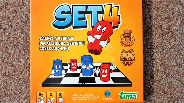 SET4 je strategická desková hra na bázi piškvorek.