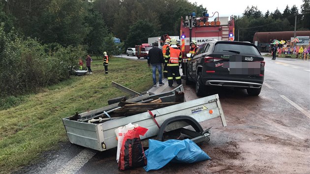 Jeden člověk zemřel při nehodě na hlavním tahu na Karlovy Vary.