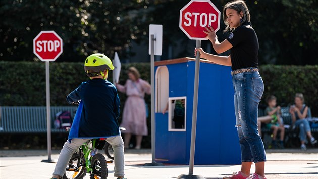 Projekt Jedu poprv u dti dopravn znaky i zklady chovn v silninm provozu. Mobiln dopravn hit v Praze 1.