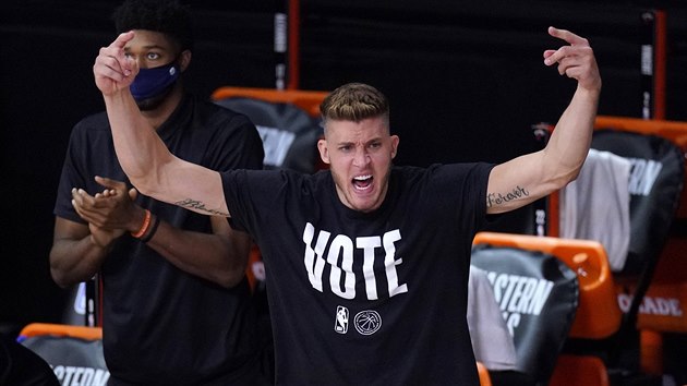 Meyers Leonard z Miami se raduje.